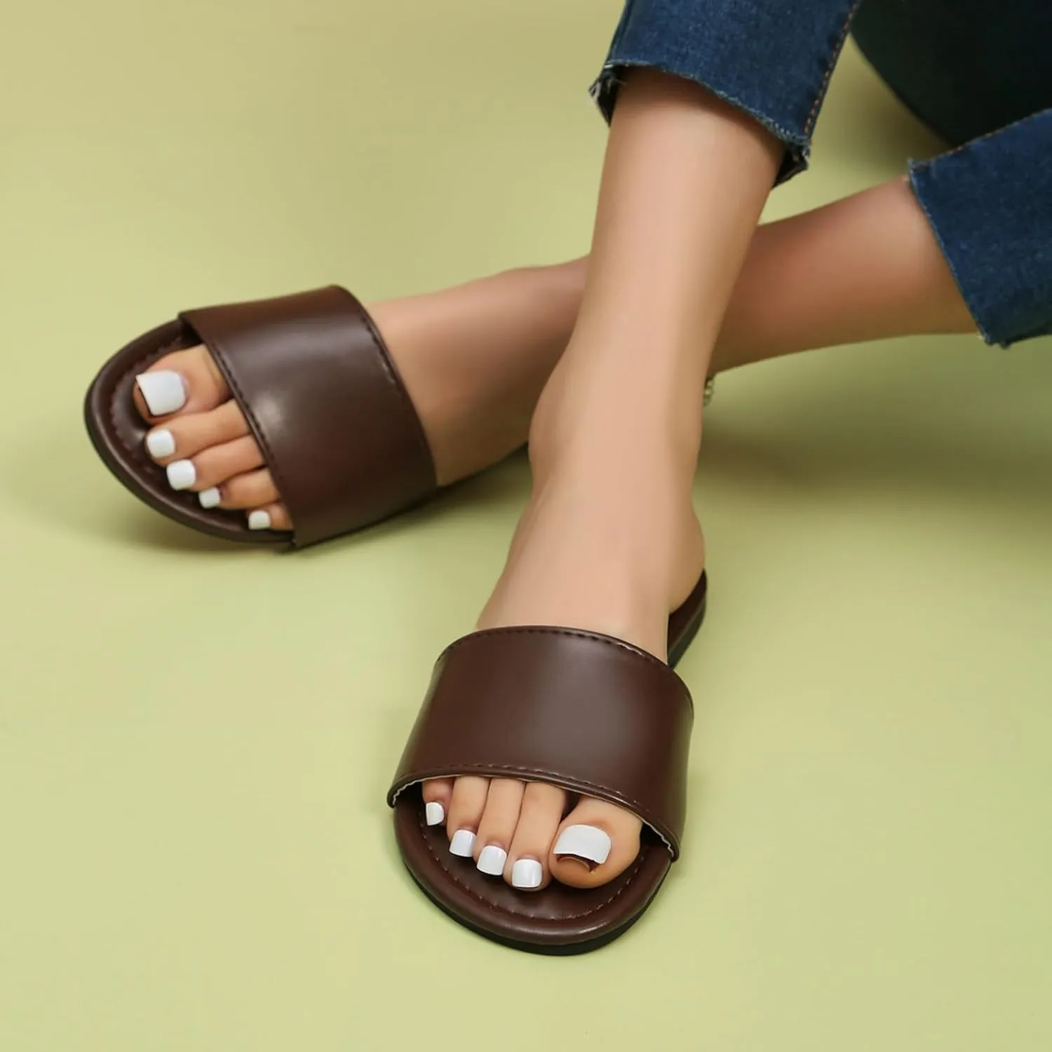 2025 Comfortable Women Flat Sandals Summer Slip-On Beach Vacation Casual Slippers Breathable Ladies Dress Slides Shoes Indoor Home Bathroom Shower Shoe Fashion Open Toe Soft Sole Walking Footwear