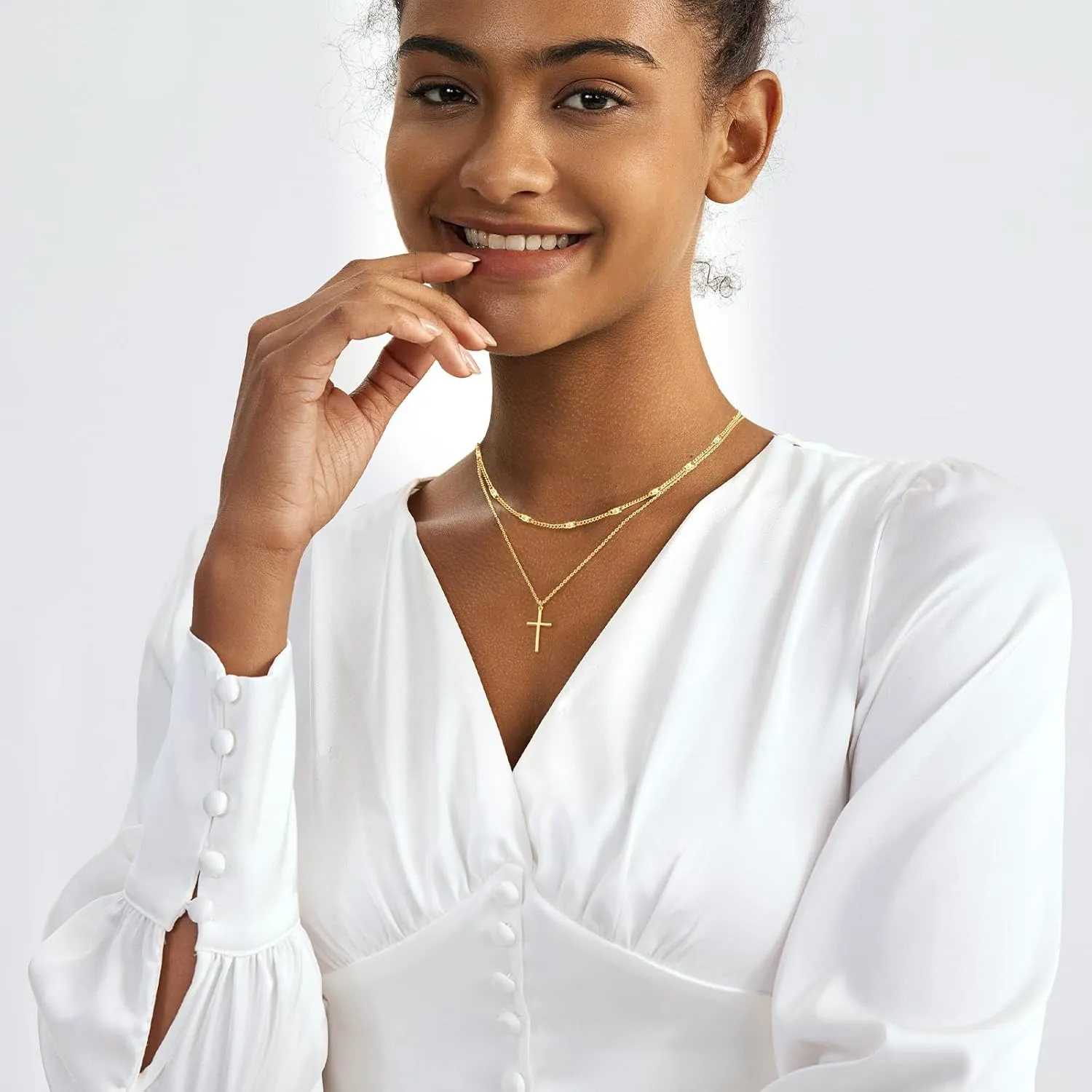Cross Necklace for Women Gold/Silver Plated Layered Dainty Cross Chain Trendy Choker Satellite Charm Small Crucifix Pendant Gold/Silver Necklace Stackable Hypoallergenic Delicate Gift for Women