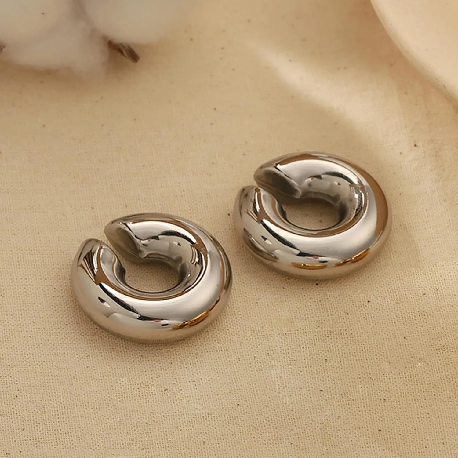 Ear Cuffs Non Piercing Aretes De Mujer Gold Chunky Earrings for Women Clip On Earrings Non Tarnish Gold Earrings Gifts Trendy Stuffers