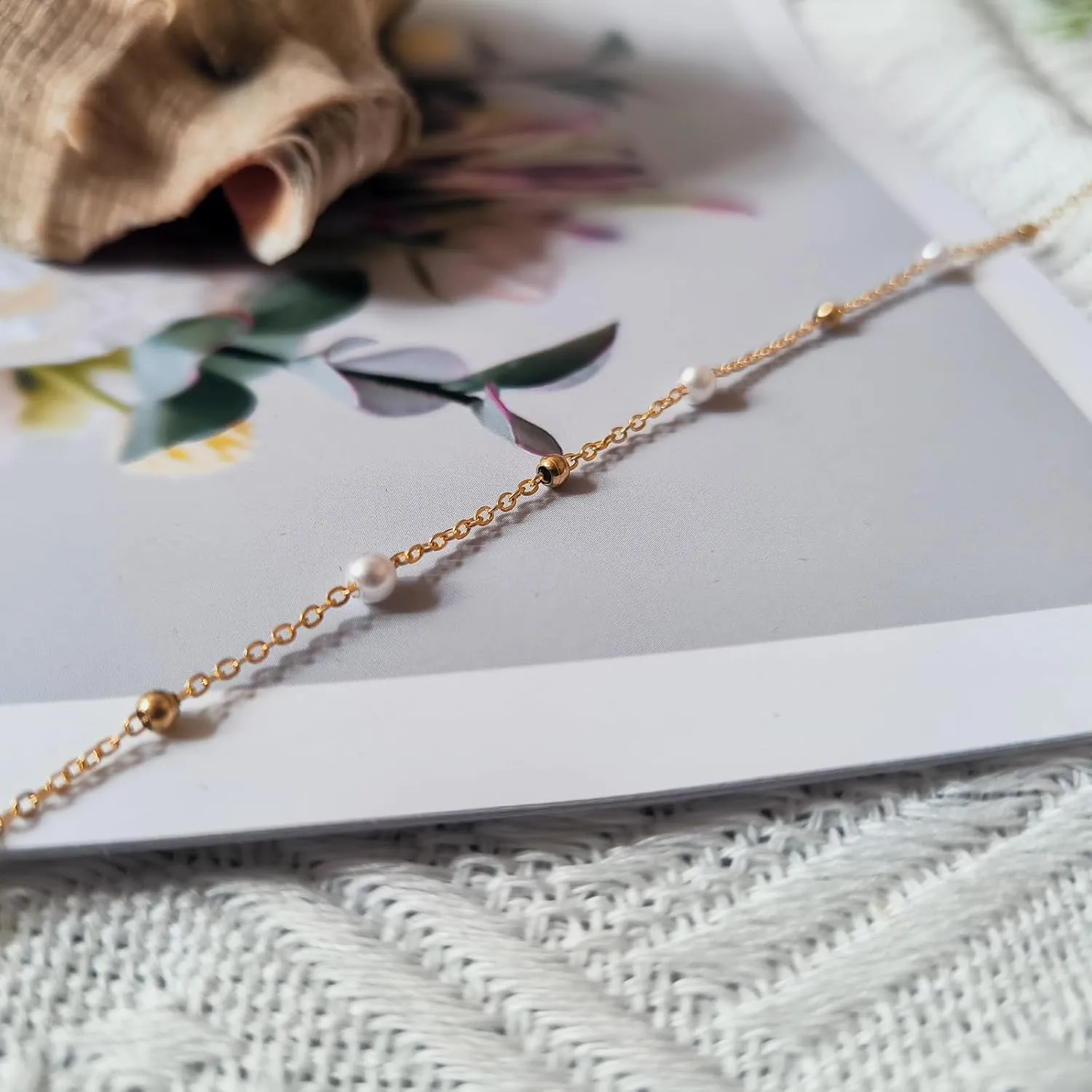 Gold Pearl Necklaces for Women: Dainty Pearl Pendant Necklace Simple 18K Gold Plated Pearl Choker Necklaces Trendy Pearl Jewelry for Women