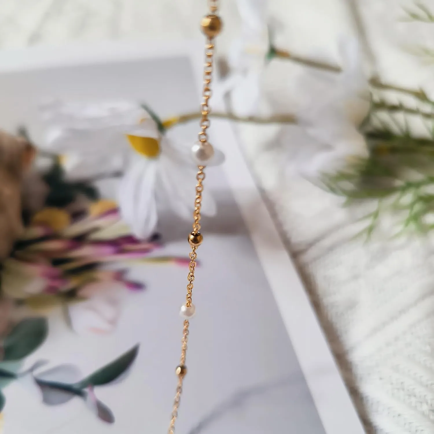 Gold Pearl Necklaces for Women: Dainty Pearl Pendant Necklace Simple 18K Gold Plated Pearl Choker Necklaces Trendy Pearl Jewelry for Women