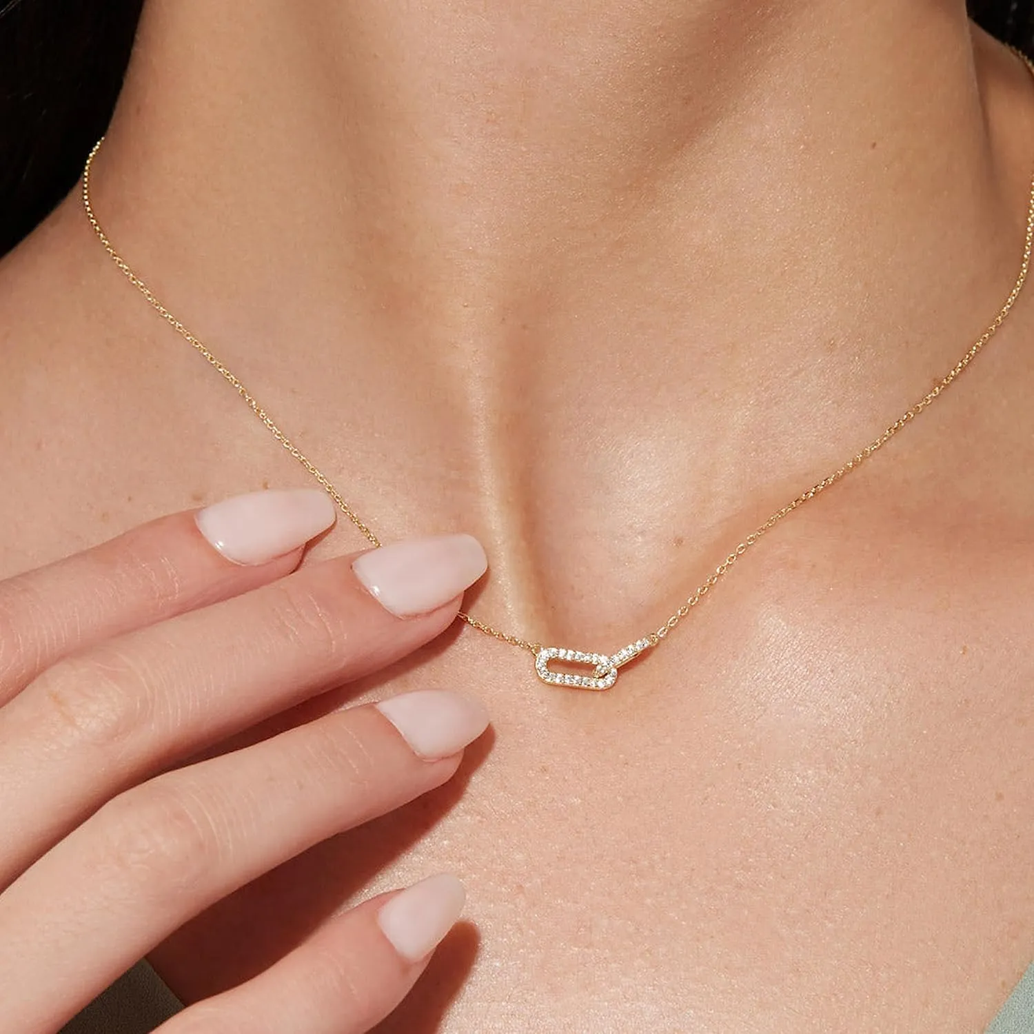 Gold Pendant Necklace for Women, Dainty Diamond Necklaces for Women Simple 14K Gold Plated Paperclip Choker Necklaces Cute Minimalist Open Oval Necklaces Gold Jewelry for Women Gifts