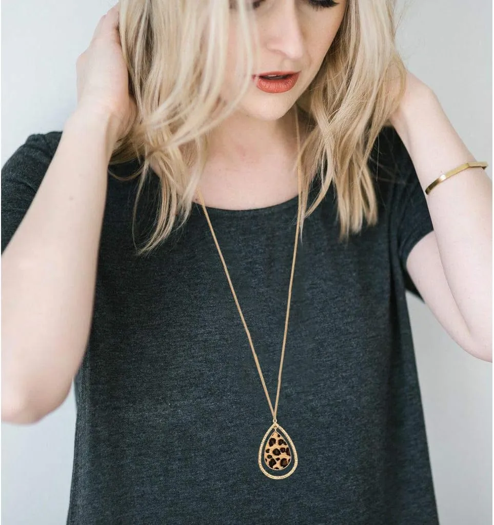 Long Necklaces for Women Leather Leopard Necklace Animal Print Cheetah Pendant Necklaces Gold Chain Necklace