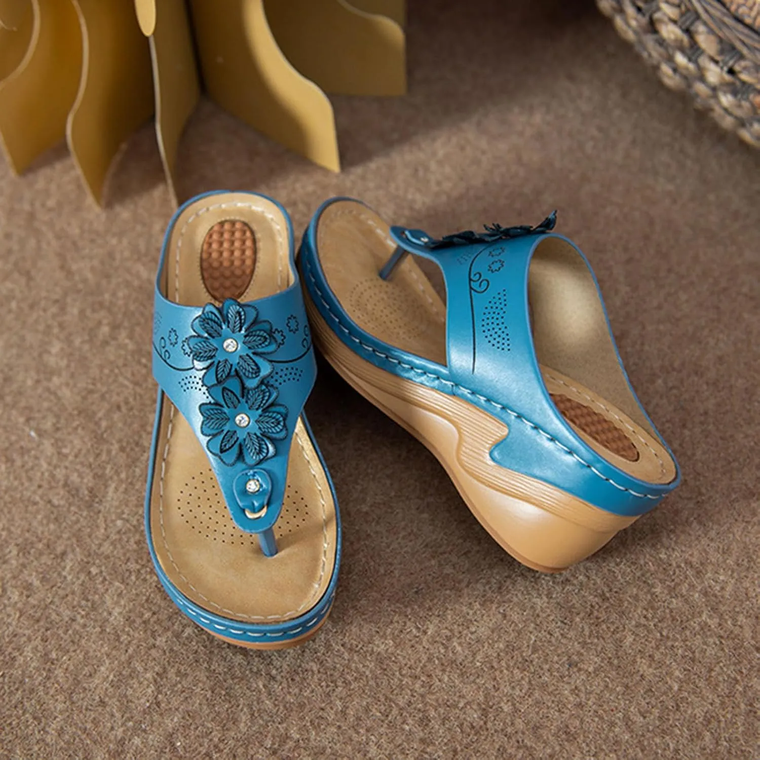Women Boho Wedge Flip Flops Arch Support Summer Thong Sandals Flower Decor Clip Toe Slipper Beach Vacation Sandal Shoes