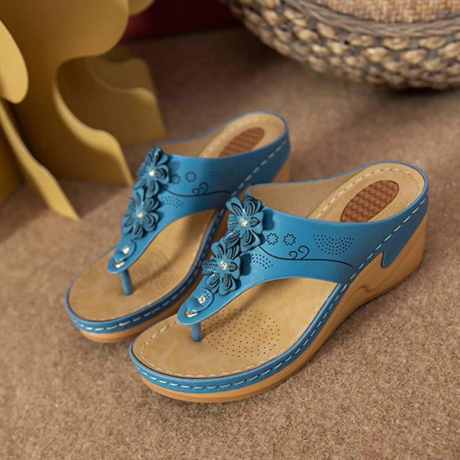 Women Boho Wedge Flip Flops Arch Support Summer Thong Sandals Flower Decor Clip Toe Slipper Beach Vacation Sandal Shoes