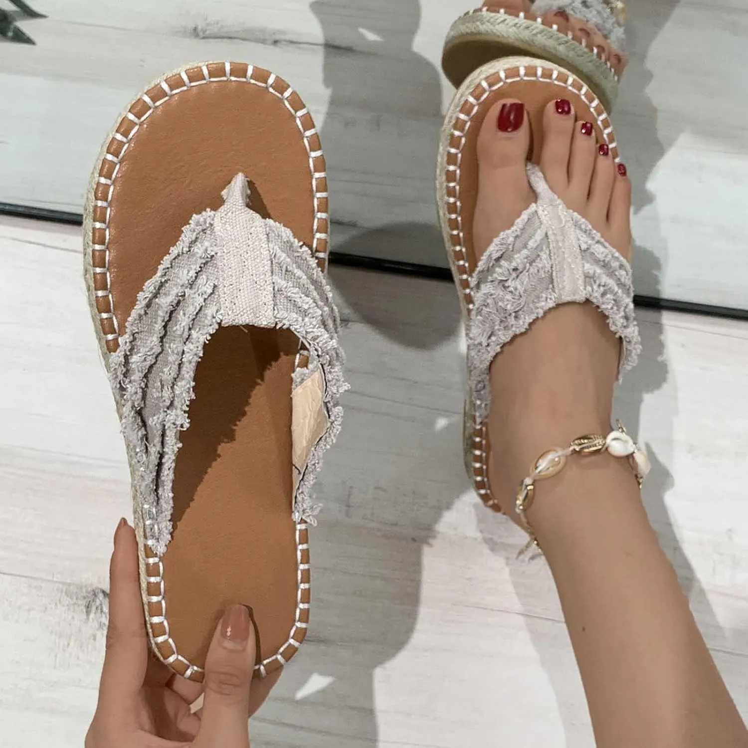 Women's Comfort Walking Flip Flops Summer Beach Flats Slippers Boho Flat Thong Sandals Vacation Clip Toe Slipper